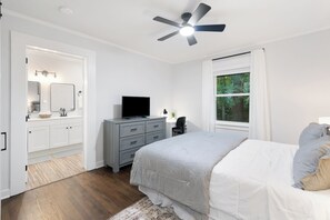 5 عدّة غرف نوم ومكواة/لوح كي وواي فاي وملاءات أسرّة