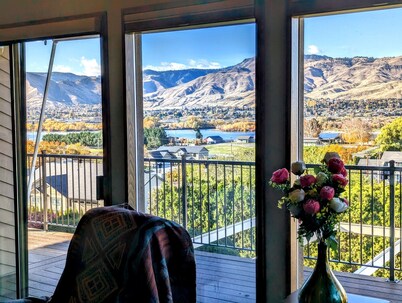 Stunning River & Mountain View Retreat | Spacious East Wenatchee Home