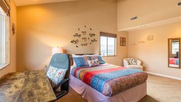 Schreibtisch, Bügeleisen/Bügelbrett, Reisekinderbett, kostenloses WLAN