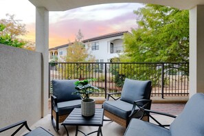 Property grounds - Luxury 4BR/4.5BA Waterfront Home in Sandestin • Golf Carts/Golf • Pool • Beach (Miramar Beach)