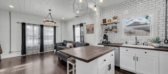 Soothing 2-bedroom house with AC in charming Stephenville