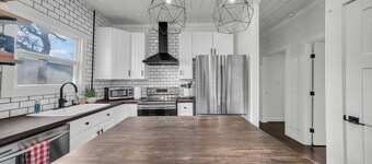 Soothing 2-bedroom house with AC in charming Stephenville