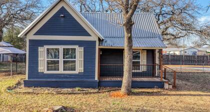 Soothing 2-bedroom house with AC in charming Stephenville