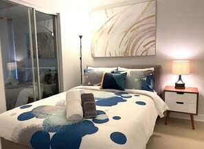 2 عدّة غرف نوم ومكواة/لوح كي وواي فاي وملاءات أسرّة