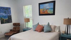 3 bedrooms, desk, iron/ironing board, WiFi - Large house on 29th close to Cruise Ships. (Galveston)