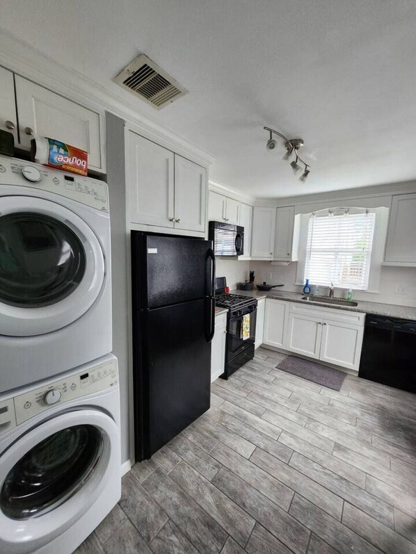 Refrigerador, microondas, horno y lavavajillas 