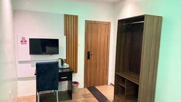 Escriptori i wifi gratuïta