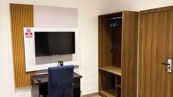 Escriptori i wifi gratuïta