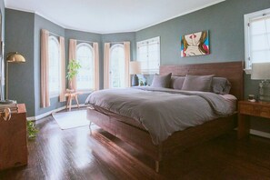 Iron/ironing board, Internet, bed sheets - Peaceful 3-bedroom house in West Hollywood (West Hollywood)