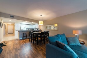 Smart TV - Oceanwalk Condo with Beach Access  and Resort Amenities (New Smyrna Beach)