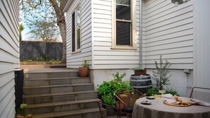 Outdoor dining - Arichonan House in the heart of Trentham (Trentham)