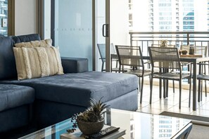 TV - Chevron Renaissance - 2 Bed 2 Bath - 3236 - 3 night - 2 bed 2 bath Apartment (SURFERS PARADISE)