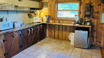 Fridge, microwave, coffee/tea maker, toaster