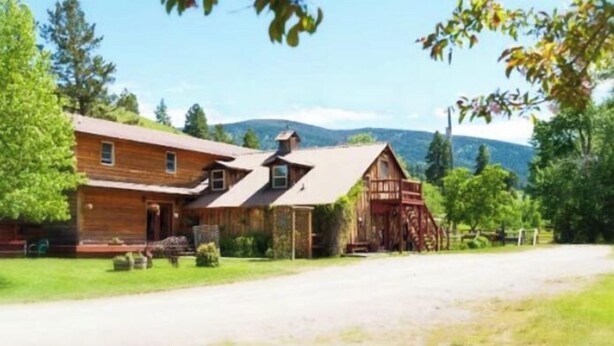 A wooden house with a large barn and a well-maintained lawn. - Beautiful, Quaint, and Cozy Rooms. (Wolf Creek)