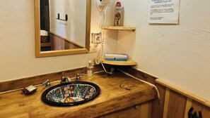 Jetted bath, hair dryer, towels