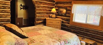 Beatuiful, Quaint, and Cozy Historic Cabin