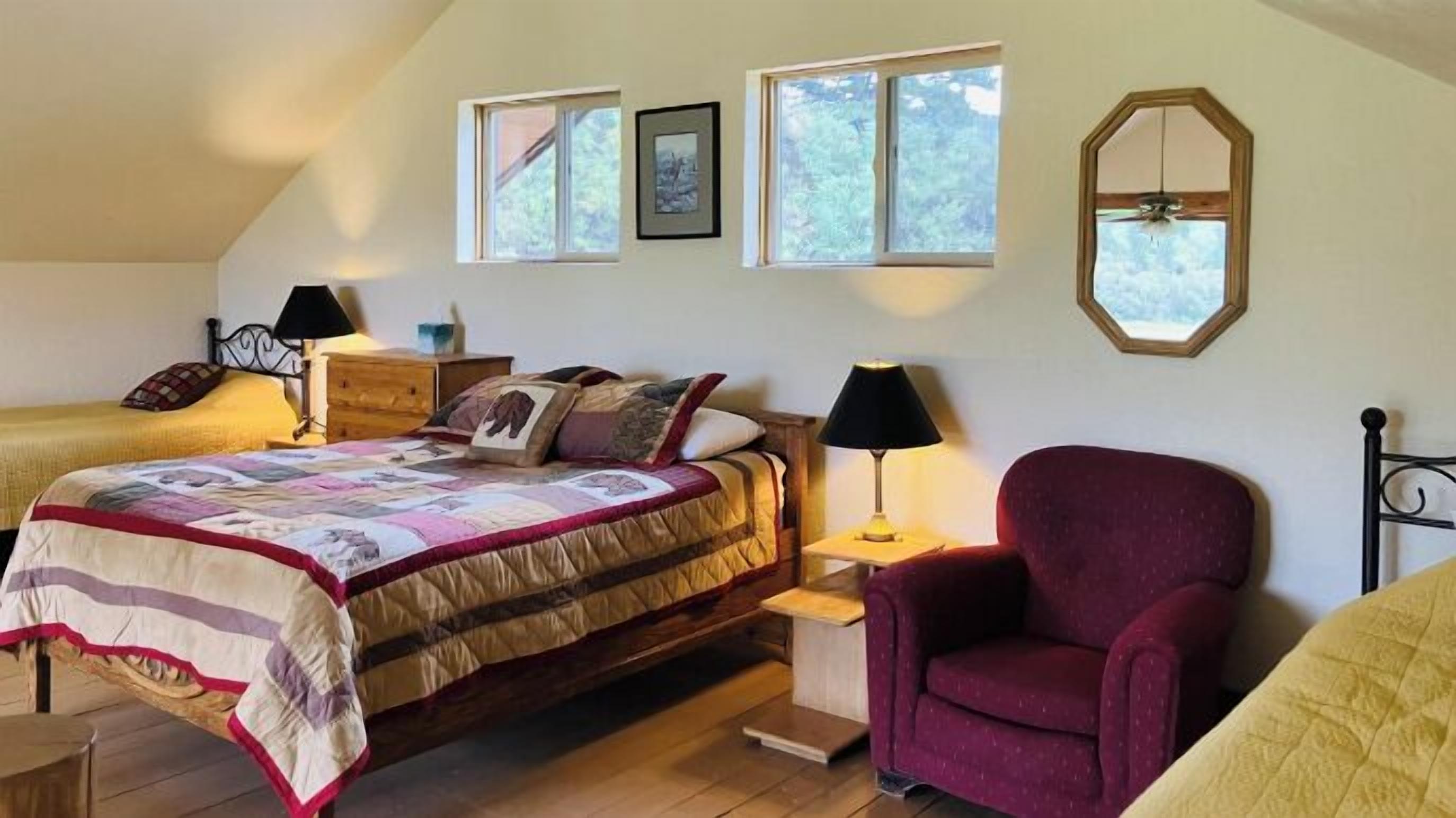 2 bedrooms, iron/ironing board, internet, bed sheets