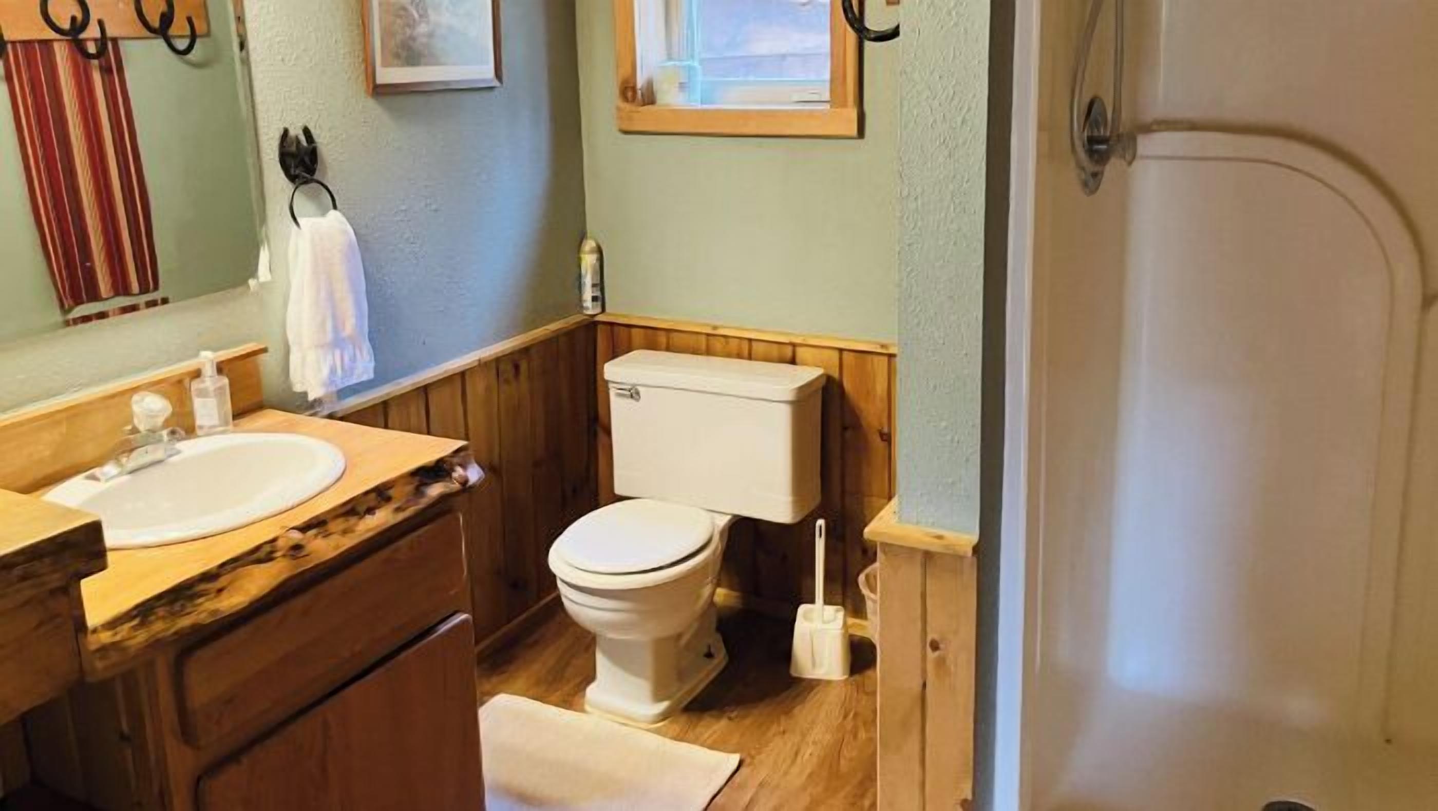 Een douche, een haardroger, handdoeken