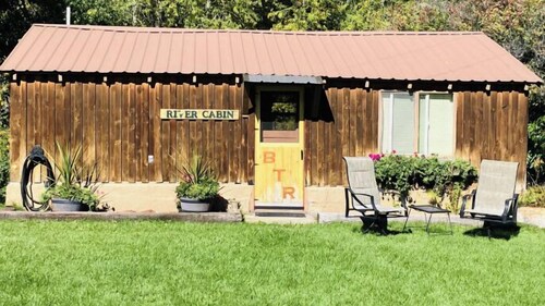 Beautiful and Quaint Cabin 