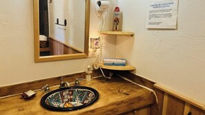 Jetted bath, hair dryer, towels