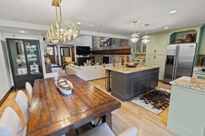 Interior - Spacious 3BR Park City Townhome w/ Fireplace & Open Layout (Park City)