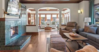 Walk to Beach & Pier | Fully-Loaded Kitchen