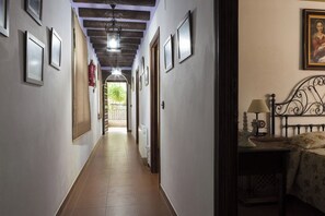 Iron/ironing board, WiFi, bed sheets - Casa La Algallumbilla (Carcabuey)