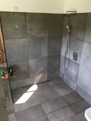 Shower, hair dryer, towels, soap - La Rupina, a beautiful villa in the mountains of Tuscany (Toscana)