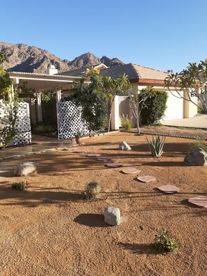 Property grounds - Hikers paradise in the Gem of the desert (La Quinta)