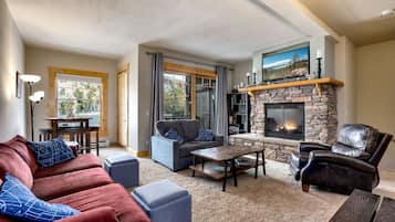 Télévision, cheminée