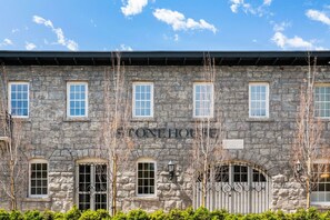 Exterior - Sonoma Stonehouse, King room w/ Private Patio (Santa Rosa)