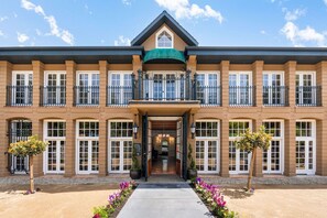 Exterior - Sonoma Stonehouse, King room w/ Private Patio (Santa Rosa)