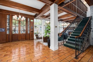 Interior - Sonoma Stonehouse, King room w/ Private Patio (Santa Rosa)