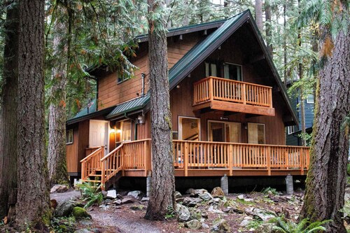 Cedar Sauna + EV Charger | ~30 mins to Mt Baker