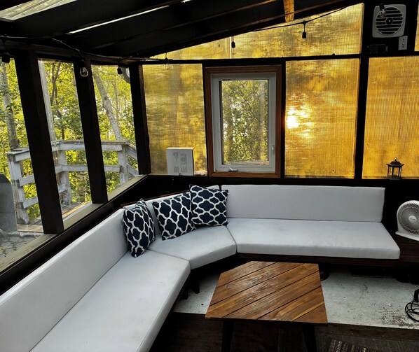 Smart TV, DVD player, books, video library - 4 Season Lakefront Cabin Getaway
Family Friendly! (Wakaw Lake)