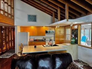 Fridge, microwave, oven, stovetop - 4 Season Lakefront Cabin Getaway
Family Friendly! (Wakaw Lake)