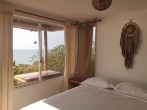 WiFi, bed sheets - Beautiful oceanfront suite with a sunset view! (Manta)