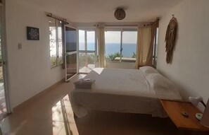 WiFi, bed sheets - Beautiful oceanfront suite with a sunset view! (Manta)
