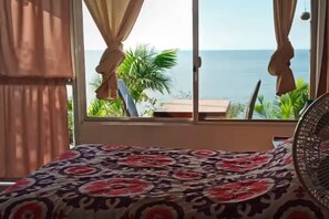 WiFi, bed sheets - Beautiful oceanfront suite with a sunset view! (Manta)