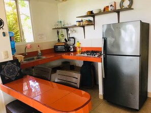 Private kitchen - Beautiful oceanfront suite with a sunset view! (Manta)