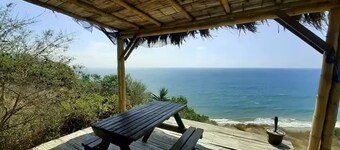 Cozy oceanfront house in Santa Marianita