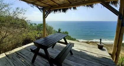 Cozy oceanfront house in Santa Marianita