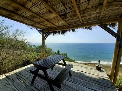 Cozy oceanfront house in Santa Marianita