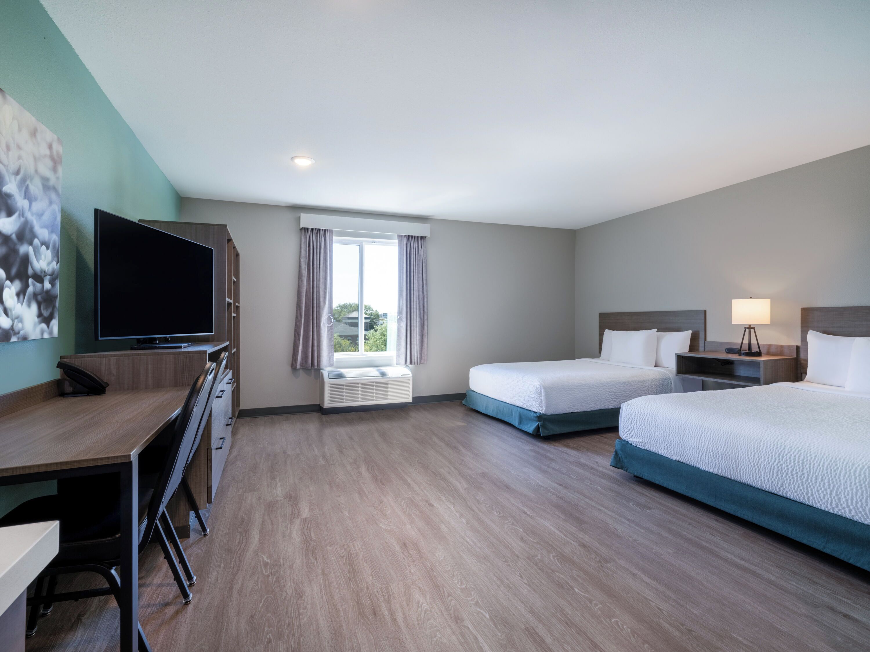 Schreibtisch, laptopgeeigneter Arbeitsplatz, Verdunkelungsvorhänge