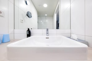 Habitación Confort, 1 cama King size | Baño