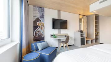 Hypo-allergenic bedding, in-room safe, desk, laptop workspace