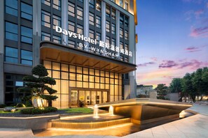 Exterior - Days Hotel By Wyndham Leshan Downtown (Leshan)