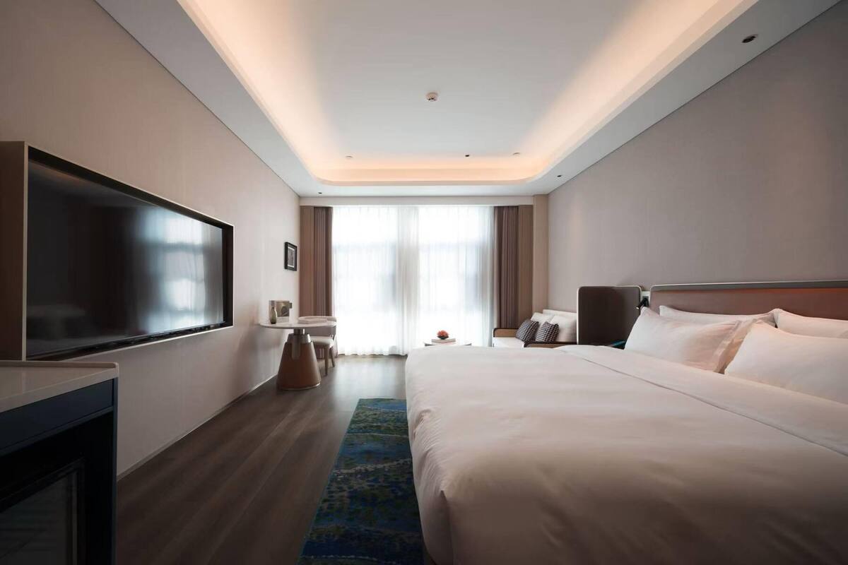 Room, 1 King Bed, Mobility Accessible, Non Smoking