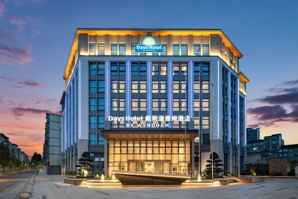 Exterior - Days Hotel By Wyndham Leshan Downtown (Leshan)