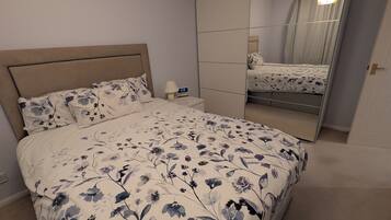 3 dormitorios, tabla de planchar con plancha, wifi gratis y ropa de cama